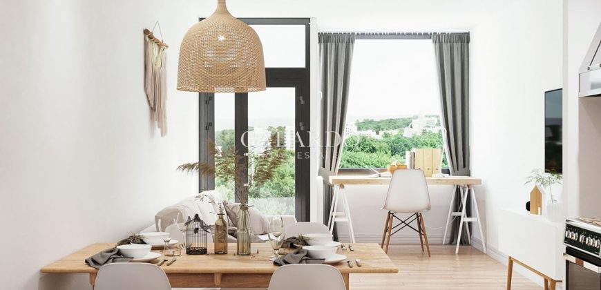 Appartement d’une pièce dans un immeuble représentatif à côté de l’Université d’économie nationale et mondiale